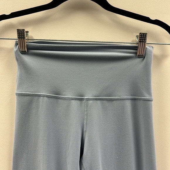 Lululemon Women's High Rise Nulu Align
Crop 21" Legging Blue Cast Size 4 - Picture 3 of 6
